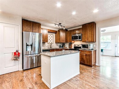 1416 NE 4th St, Moore, OK 73160 - photo 4