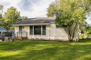 1131 Crestview Dr SE, Cedar Rapids, IA 52403 - photo 3