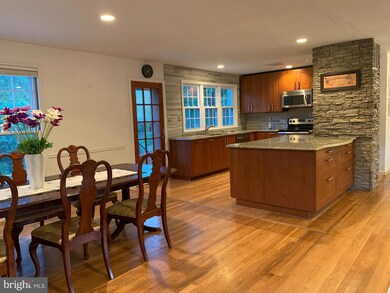 2429 Claremont Dr, Falls Church, VA 22043 - photo 3