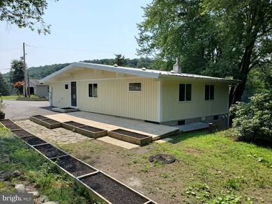 573 N Shore Dr, Lenhartsville, PA 19534 - photo 2