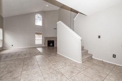 1709 N Apache Dr-6