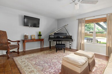 1508 W Trailmoor Dr, Fredericksburg, TX 78624 - photo 2