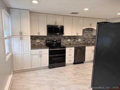 6 Lakeside Dr unit P, Ledyard, CT 06339 - photo 3