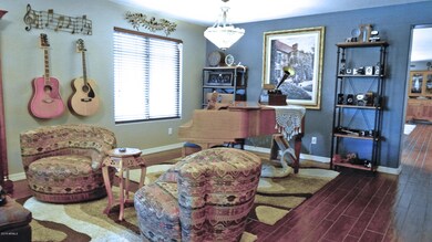 Living room 8