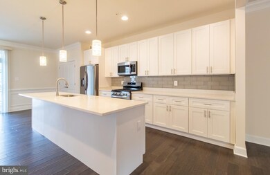 6934 Stoddert Ln, Landover, MD 20785 - photo 5