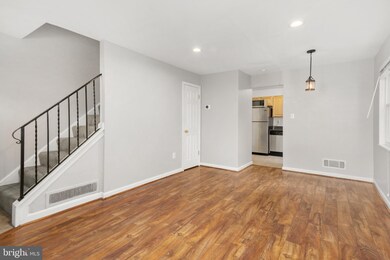 5867 Blaine Dr, Alexandria, VA 22303 - photo 5