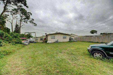 2267 SE Monroe St Stuart FL-small-002-00