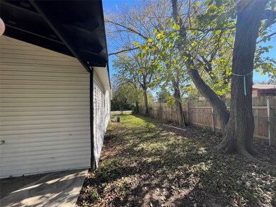 1041 Bradfield Rd, Dallas, TX 75217 - photo 4