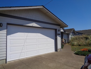 Attached 2 car garage