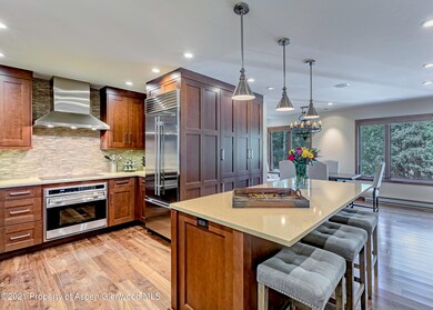 Kitchen-w-Dining-Area