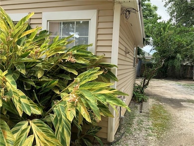 Parking on side of cottage...