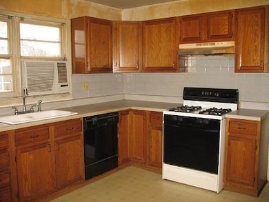 5007 Halsey St, Shawnee, KS 66216 - photo 2