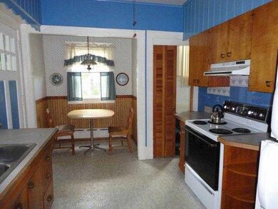 Kitchen Eat-in area