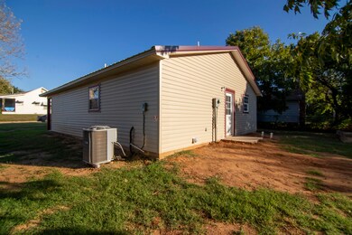 305 305 S 12th, Duncan, OK - photo 6