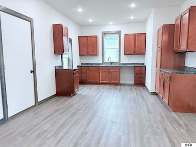 706 E Everett St, Oneill, NE 68763 - photo 3