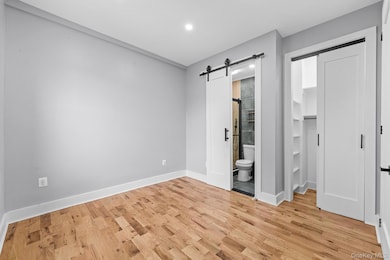 110 Walnut St, Forest Hills, NY 11375 - photo 3