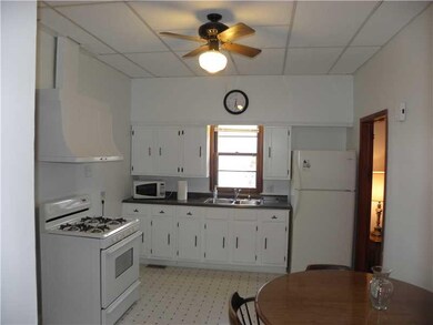 Kitchen. Light & Bright freshly painted Eat-in Kit