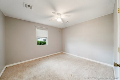 305 E 12th Place, Claremore, OK 74017 - photo 6