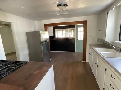 406 S Chandler Ave, Denison, TX 75020 - photo 5