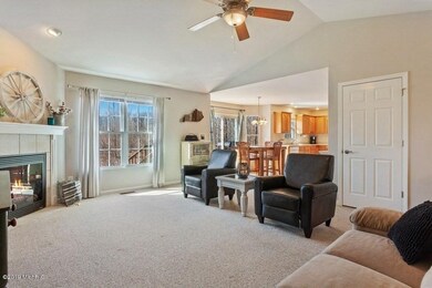 03_4620HiddenCreekLane16_10001_LivingRoo