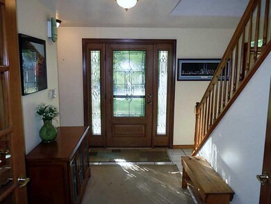 Entry/Foyer.