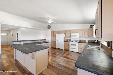 8910 S Steven Trail, Kirkland, AZ 86332 - photo 4