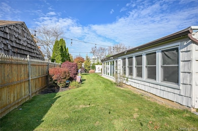 2 Meadow Ln, Rockville Centre, NY 11570 - photo 4