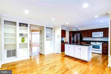 10781 Brewer House Rd, Rockville, MD 20852 - photo 7