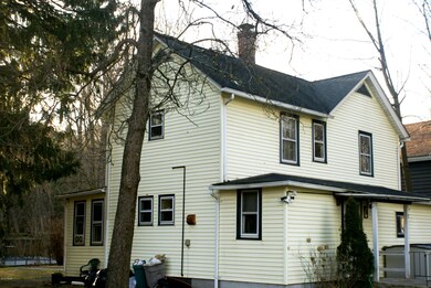 135 Sawkill Ave, Milford, PA 18337 - photo 2