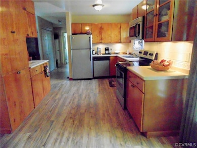 423 3rd St, West Point, VA 23181 - photo 6