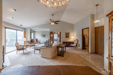 1505 Harbour Ct unit 2B, Schaumburg, IL 60193 - photo 6