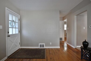 Entrance w 9 panel front door