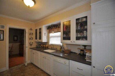 201 SW Country Club Dr, Topeka, KS 66611 - photo 5