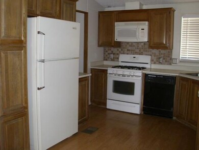 4777 60th St W, Rosamond, CA 93560 - photo 5