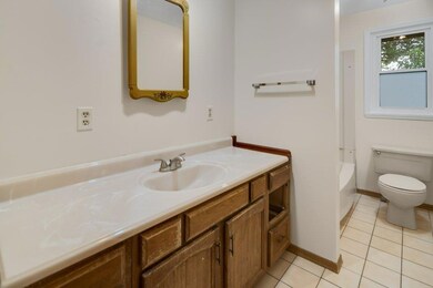 Full bath on the upper level.