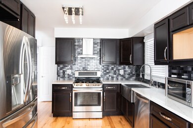 241 W Kimbell Ave, Elmhurst, IL 60126 - photo 3