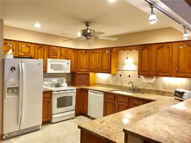 Gorgeous kitchen cabinets & granite counter tops. 
