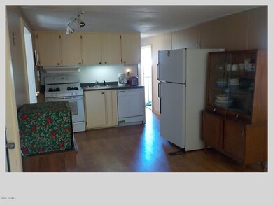 Dining/kitchen