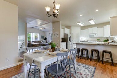 Dining Room & Breakfast Bar