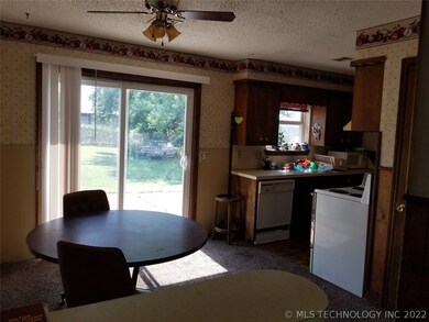 605 S 4th St, Eufaula, OK 74432 - photo 3