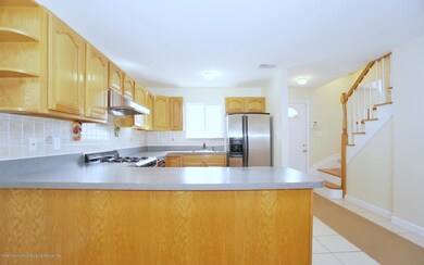 (4) KITCHEN