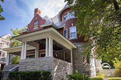 266 S Union St, Burlington, VT 05401 - photo 2