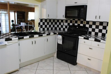 White and black kitchen