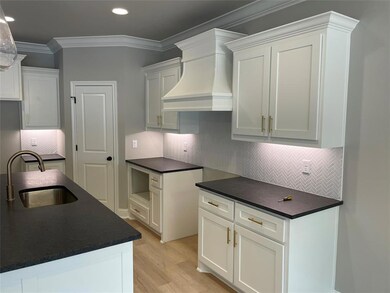 803 Woodhaven Ct, Granbury, TX 76048 - photo 4