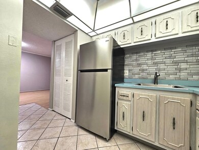 Waters Edge unit 1200303, Largo, FL 33774 - photo 4