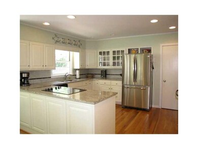 1015 Hawthorne Dr, Columbus, IN 47203 - photo 5