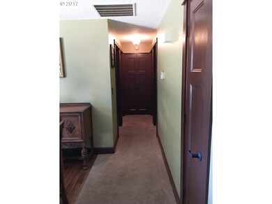 709 W Main St, Molalla, OR 97038 - photo 7