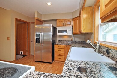 611 Glenview Cir, Plainwell, MI 49080 - photo 4