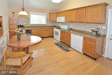 9422 Hermitage Dr, Fairfax, VA 22032 - photo 5