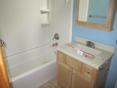 213 Hawthorne Rd, Lake In the Hills, IL 60156 - photo 7